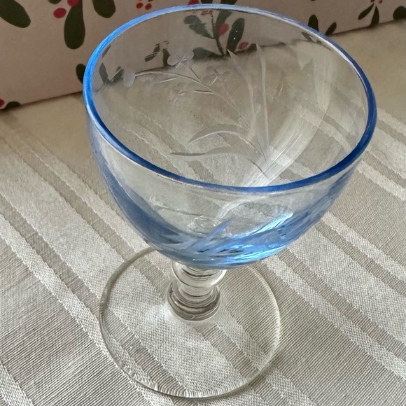 Assorted Vintage Glassware Set - Picture 4 of 8